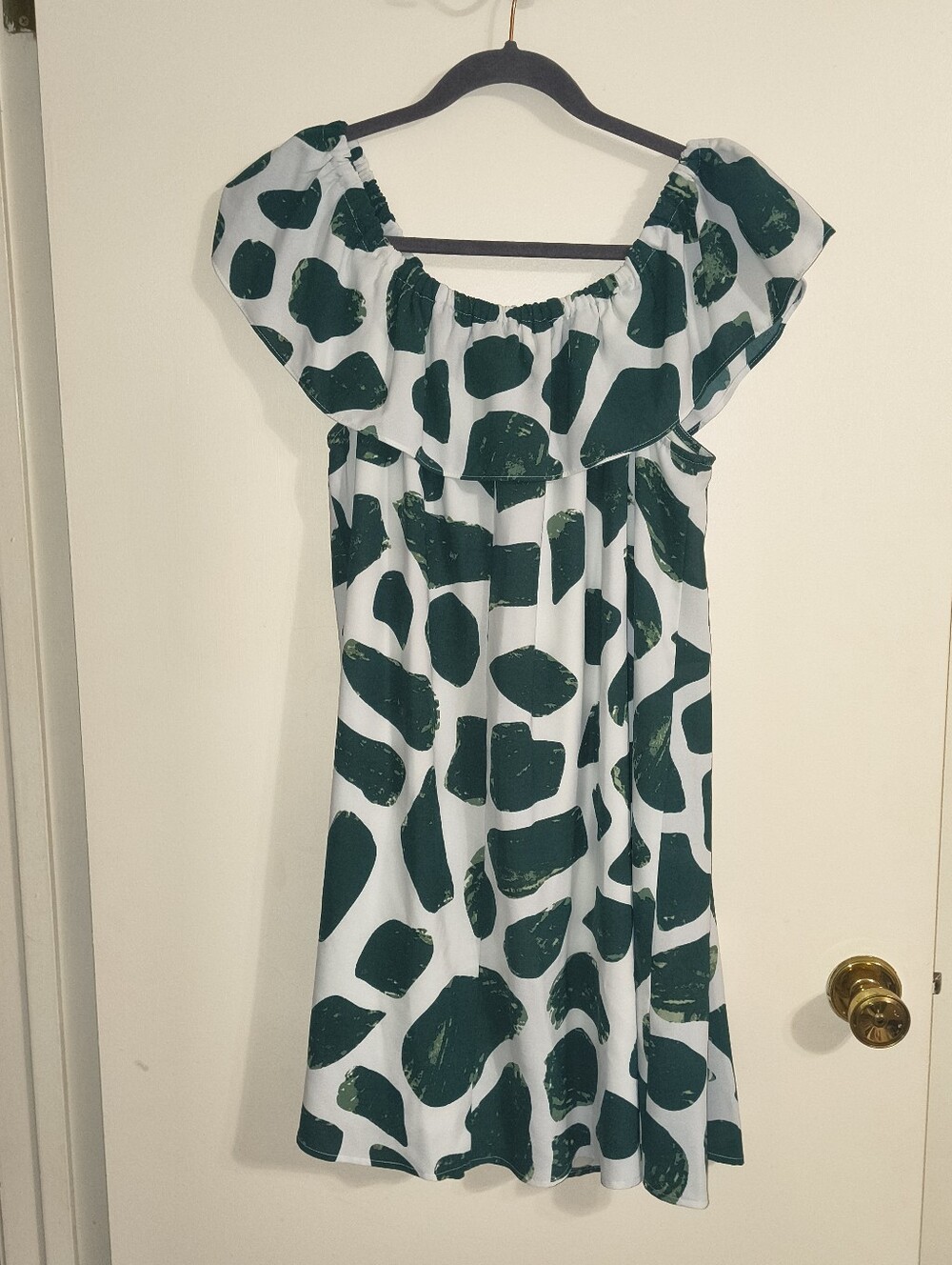 Women's Off-the-Shoulder Emerald Green & White Geometric Print Mini Dress